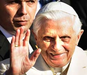 Папа Римский начал визит в Африку со скандала вокруг презервативов