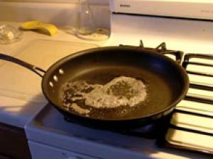 Сковородки с антипригарным покрытием, может быть, приводят к повышению уровня холестерина