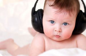 Ритм музыки действует на детей в возрасте от 5 месяцев до 2-ух лет посильнее, чем людская речь