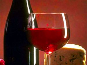 Ученые утверждают: вино способно поменять спортзал