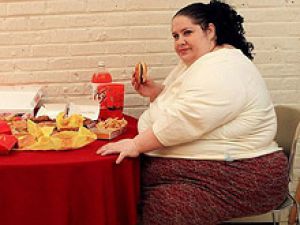 Уникальный случай: женщина села на необыкновенную диету, чтоб стать самой тучной в мире