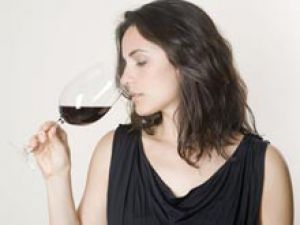 Алкоголь защитит женщин от возрастных осложнений