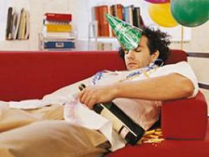 Сон после спиртного замедляет разложение алкоголя в крови