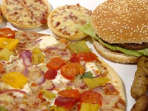 Макароны, мясо, пицца - одни из самых фаворитных товаров в мире, показал опрос