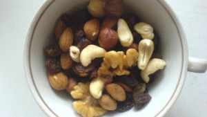 Диетолог рекомендует недочет мяса в пост восполнять орешками и бобами