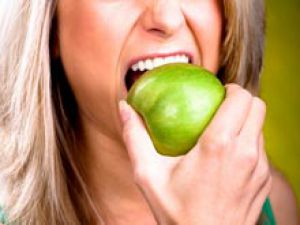 Современные продукты питания разрушают зубы