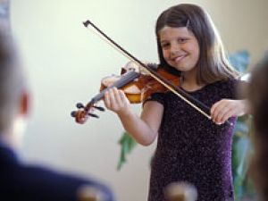 Обучение музыке в ранешном детстве улучшает слух и интеллектуальные возможности