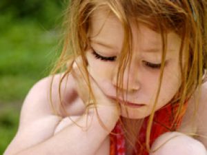 Депрессия становится детским недугом, предупреждают специалисты