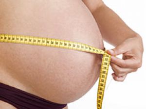 Избыточный вес у беременной толкает ее малыша к ранней погибели