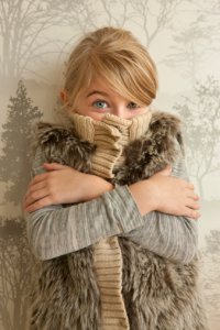 Пятилетняя девченка мучается от «аллергии на холод»