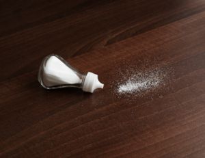 Очень очень большое потребление соли вызывает ожирение и риск воспалений у подростков