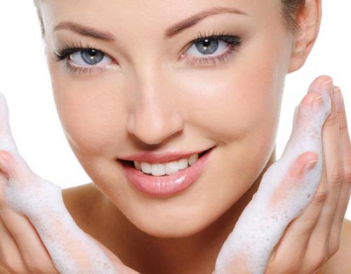 Лечение проводите лишь на чистую кожу! Очистите лицо при помощи мыла и соды!